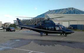 Johnny Halliday met Agusta A109 Power naar Sportpaleis te Antwerpen Johnny Halliday met Agusta A109 Power naar Sportpaleis te Antwerpen