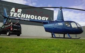 ATB showt twee R66 Robinson Turbine helikopters bij keuring van de OO-SEA