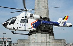 Nieuwe politiehelikopter G-17 op het Poelaertplein te Brussel