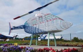 Brits helikoptermuseum heeft een prachtige sculptuur