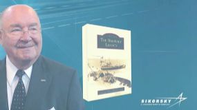 Geschiedenis: Sergei Sikorsky bezoekt Sikorsky stand op de Heli-Expo
