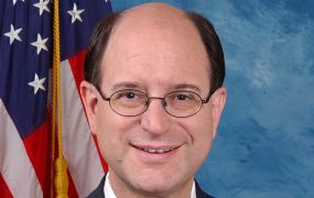 Brad Sherman stelt de Kobe Bryant & Gianna Bryant Helicopter Safety Act voor