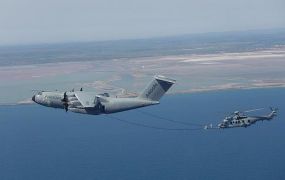 Nieuwe Airbus A400M tanker kan een H225M vliegend bijtanken