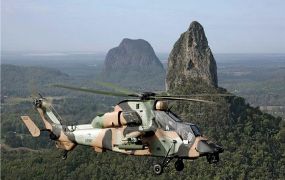 Kort: Defensie Jobdag piloot - Australie kiest Apache - Politieheli G-12 