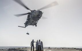 FLASH: NH90 met de Ms.Holland aan de slag bij de aardbeving in Haiti