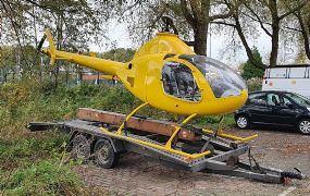 Gele zelfbouw RotorWay duikt op in Nederland - trailer van de weg gehaald Gele zelfbouw RotorWay duikt op in Nederland - trailer van de weg gehaald