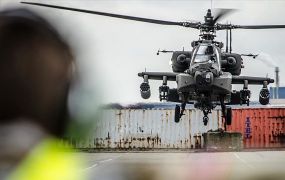 US Army wisselt haar helikopterbrigades in Duitsland via Nederland