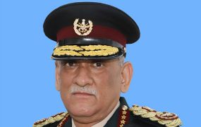 FLASH: helikoptercrash in India - Leger Stafchef Rawat en 12 anderen komen om FLASH: helikoptercrash in India - Leger Stafchef Rawat en 12 anderen komen om