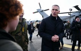 Navo baas Stoltenberg bezoekt Cold Response 2022 en vraagt over NH-90