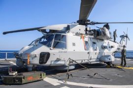 Belgische NH90 helikopter aan boord van Franse fregat