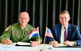 Defensie NL en US Army verdiepen zich in de helikopters van de toekomst Defensie NL en US Army verdiepen zich in de helikopters van de toekomst