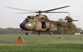 Nederlandse legerhelikopter ingezet voor duinbrand bij Deltawerken 