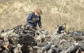 Weduwe van Kobe Bryant krijgt $16M smartengeld voor crashfoto's Weduwe van Kobe Bryant krijgt $16M smartengeld voor crashfoto's
