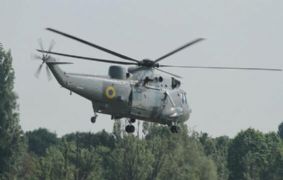 FLASH: Britse SeaKing bij tussenstop op EBAW op weg naar Oekraine (foto's)