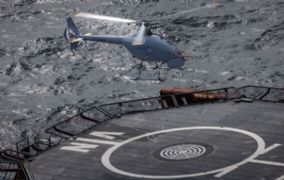 Airbus onbemande VSR700 helikopter test op open zee Airbus onbemande VSR700 helikopter test op open zee