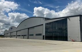 Airbus Helicopters UK opent nieuw hoofdkwartier - Prins William present Airbus Helicopters UK opent nieuw hoofdkwartier - Prins William present