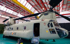Spanje ontvangt zijn laatste rebuild Chinook en haar CH-47F simulator