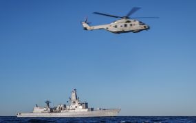 NH90-boordheli Van Amstel jaagt in Oostzee op onderzeeboten