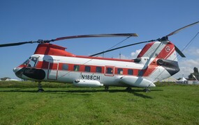 Vier Columbia 'Chinooks' op helihaven Knokke-Heist (B)